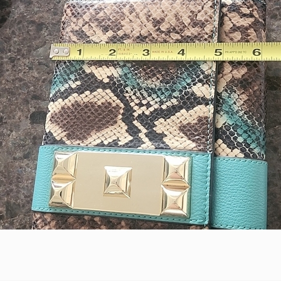 VINCE CAMUTO CLUTCH - Picture 6 of 8